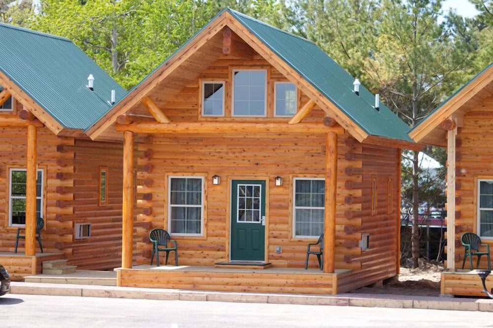 Cabins of Mackinaw - photo 4