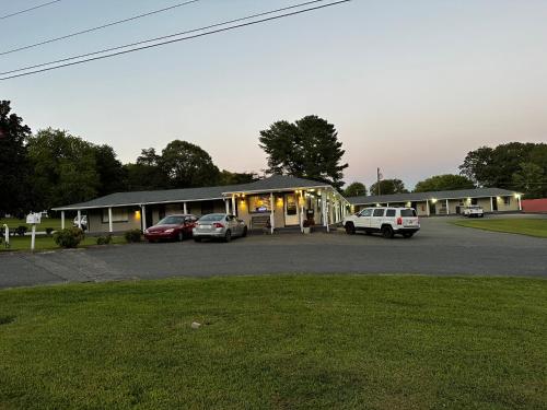 Bea's Parkway Inn - photo 3