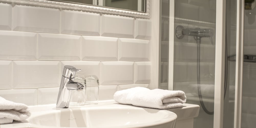 Bathroom sink