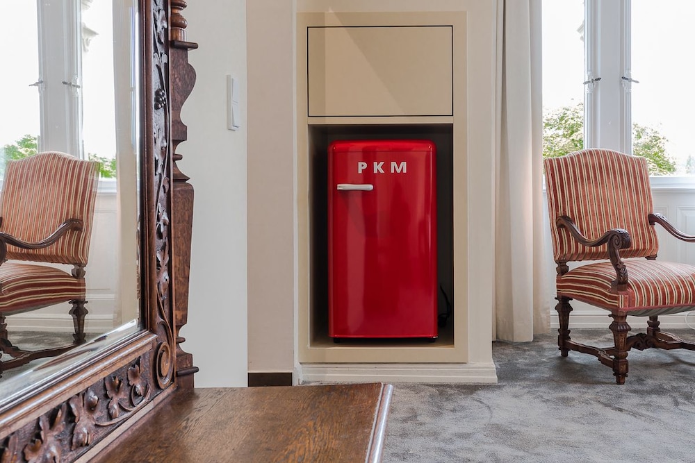 Mini-refrigerator