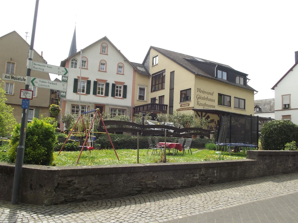 Weingut & Gästehaus Kaufmann Schneider