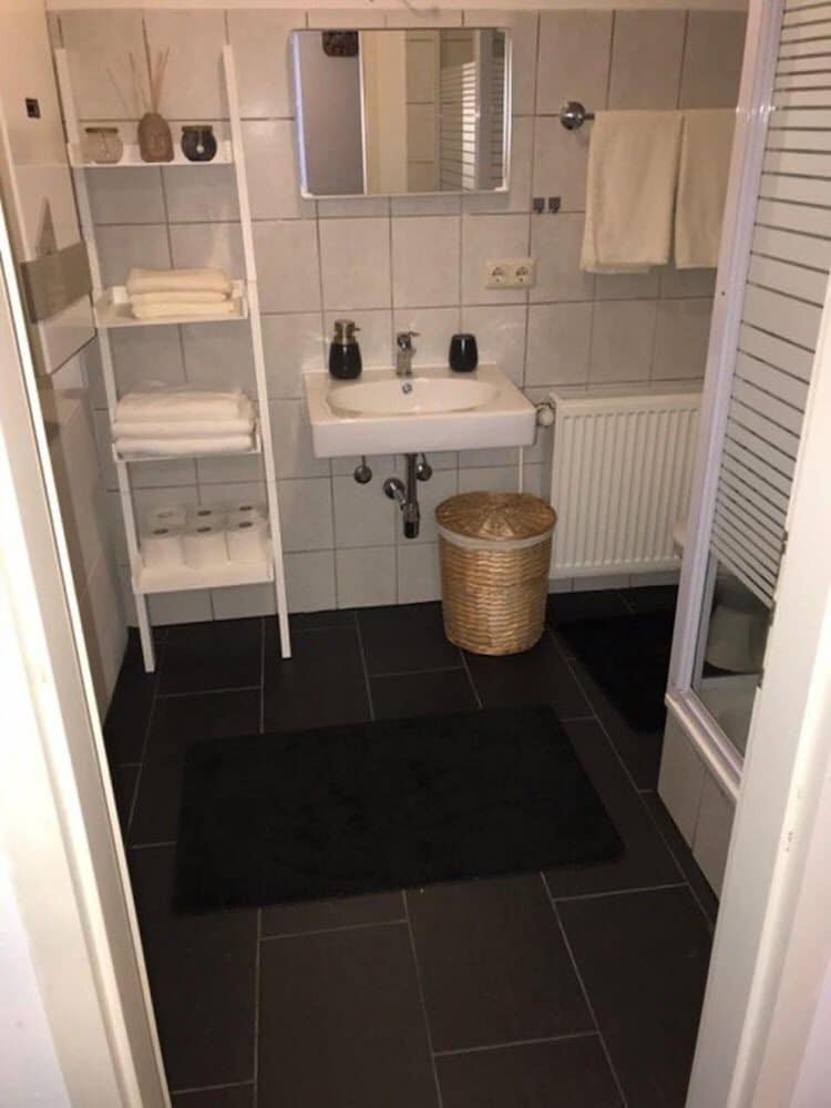 Bathroom amenities