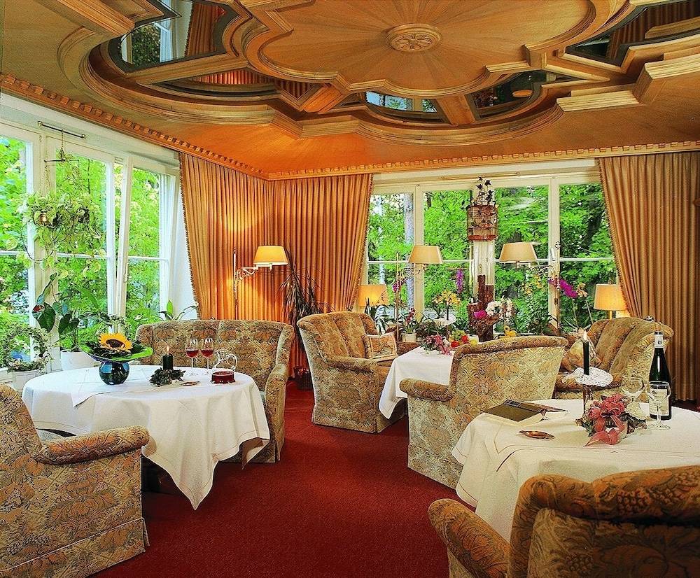 Hotel Lounge