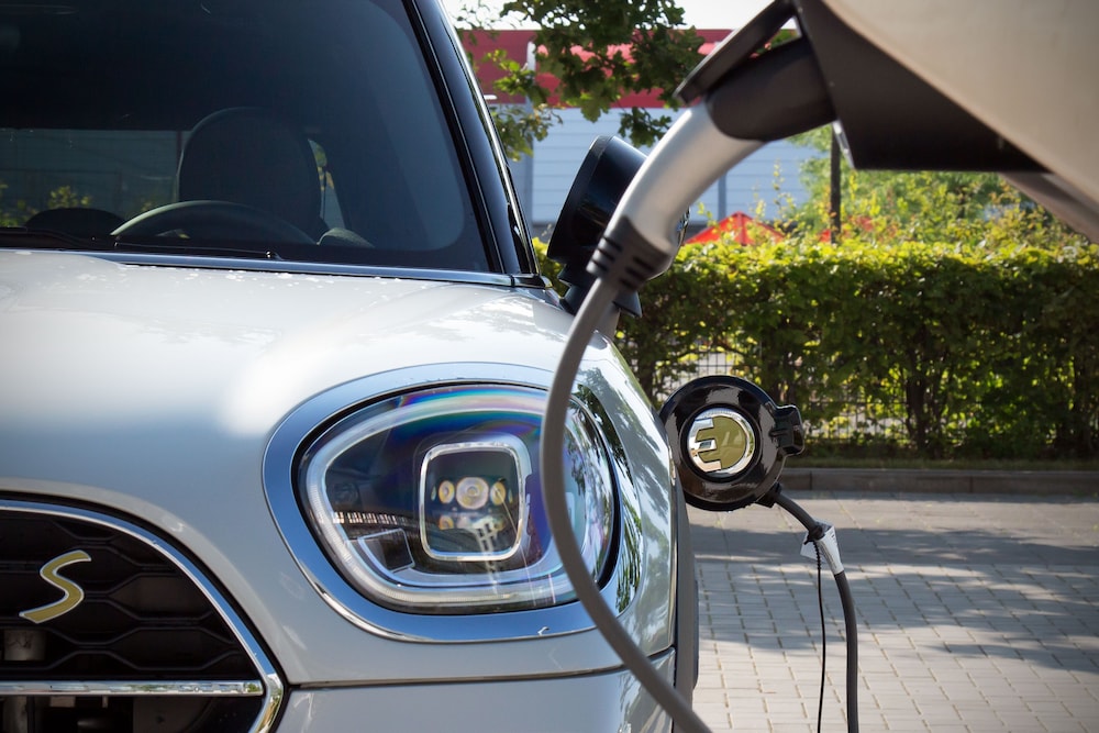 Electric vehicle charging station