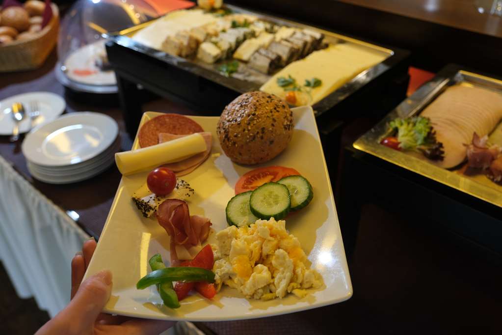Breakfast buffet TOP Hotel Hohenstaufen Koblenz