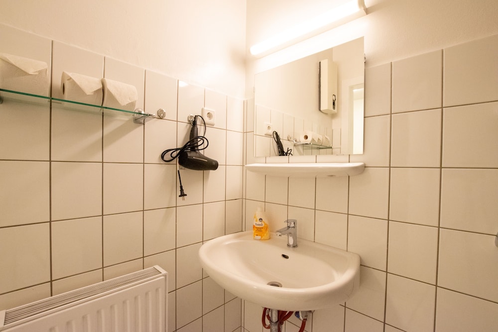 Bathroom sink