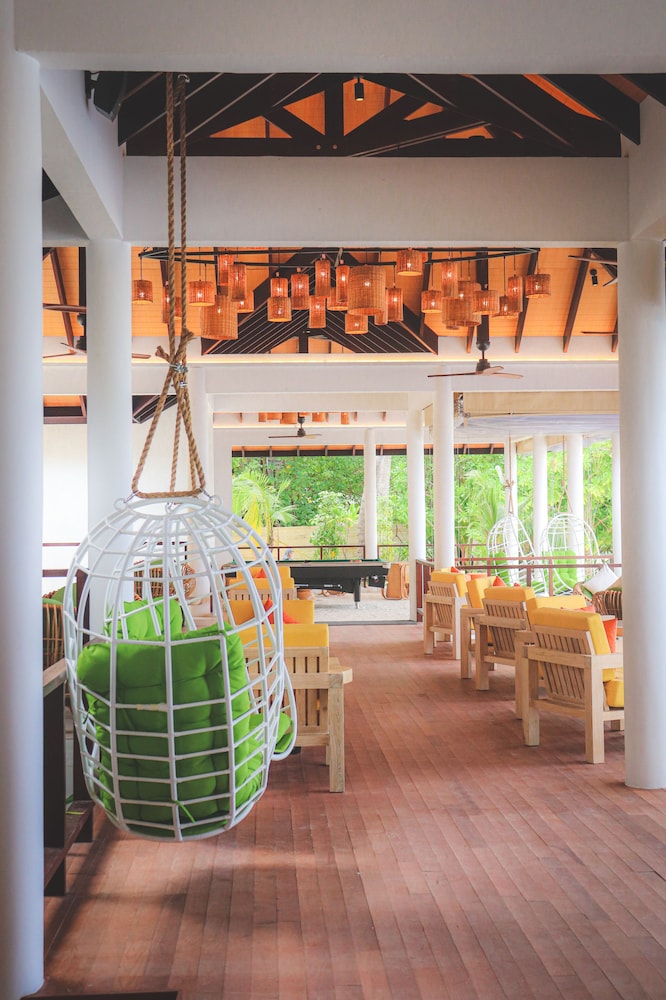 Poolside bar
