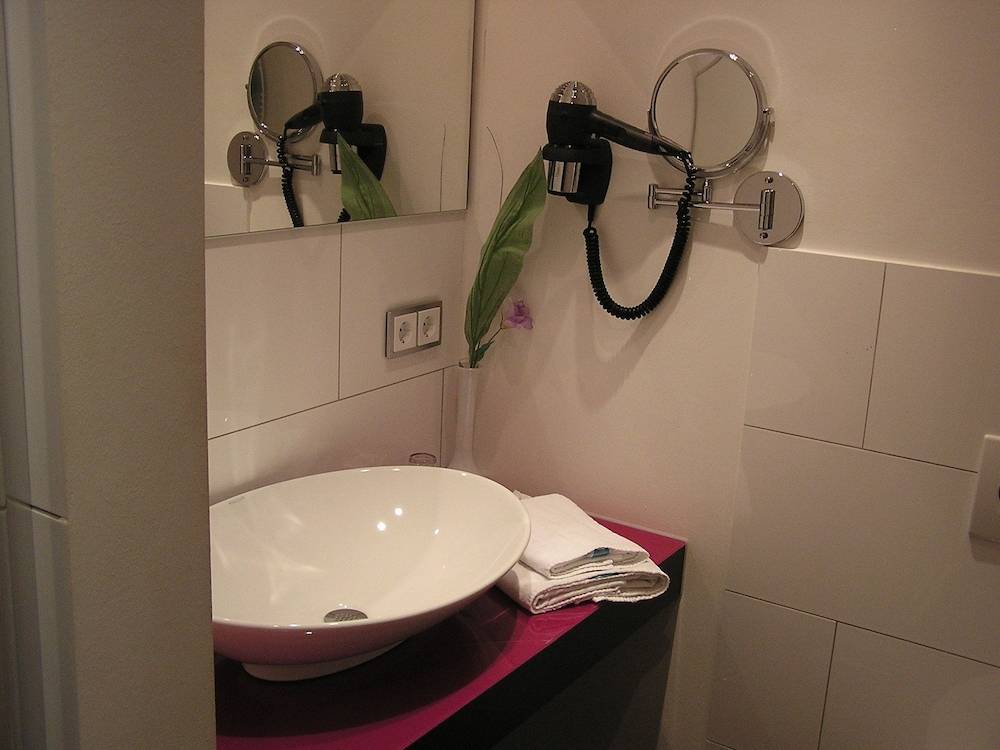Bathroom sink