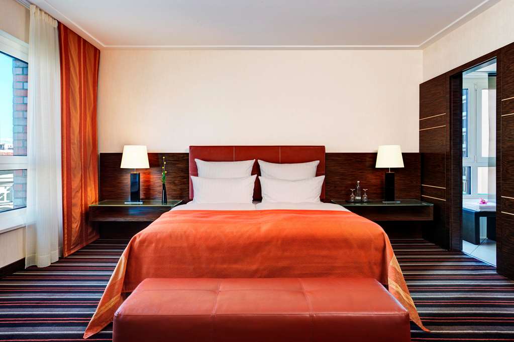 Steigenberger Hotel Hamburg, Germany - Superior Suite bedroom