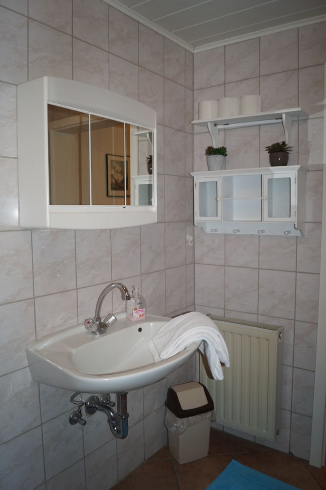 Bathroom sink