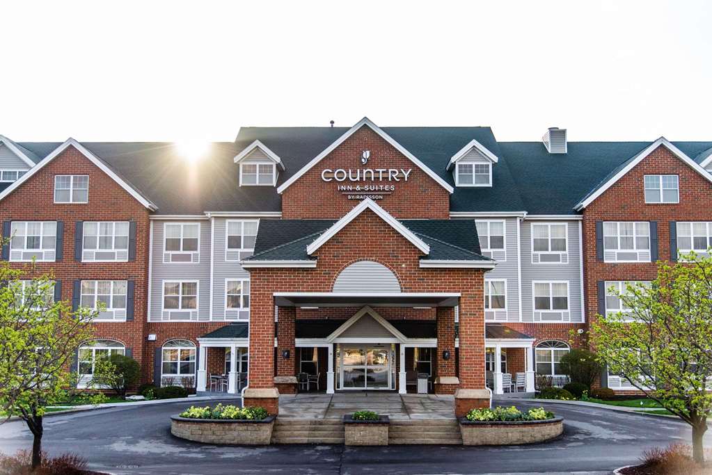 Country Inn & Suites by Radisson Milwaukee West WI - photo 2