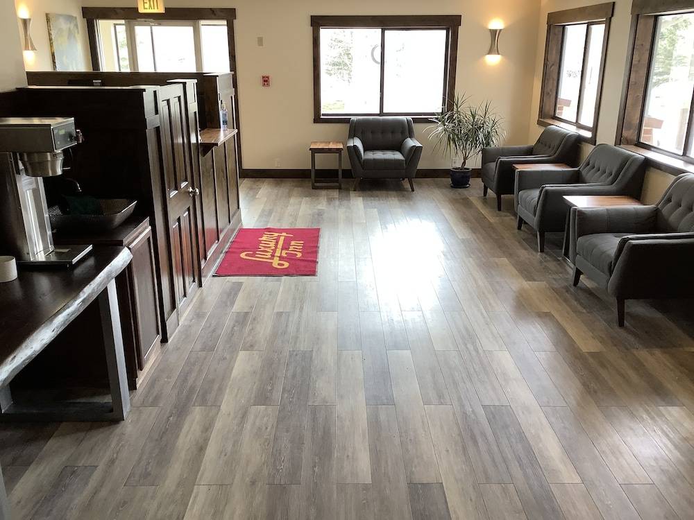 Luxury Inn And Suites - photo 2