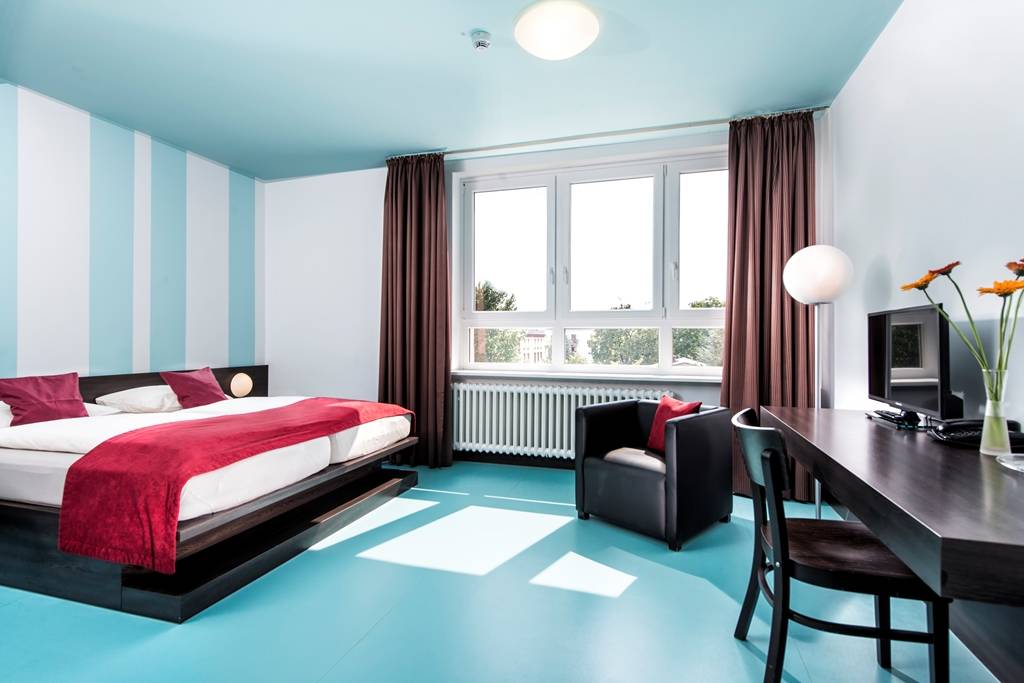 Classic double or twin bed room