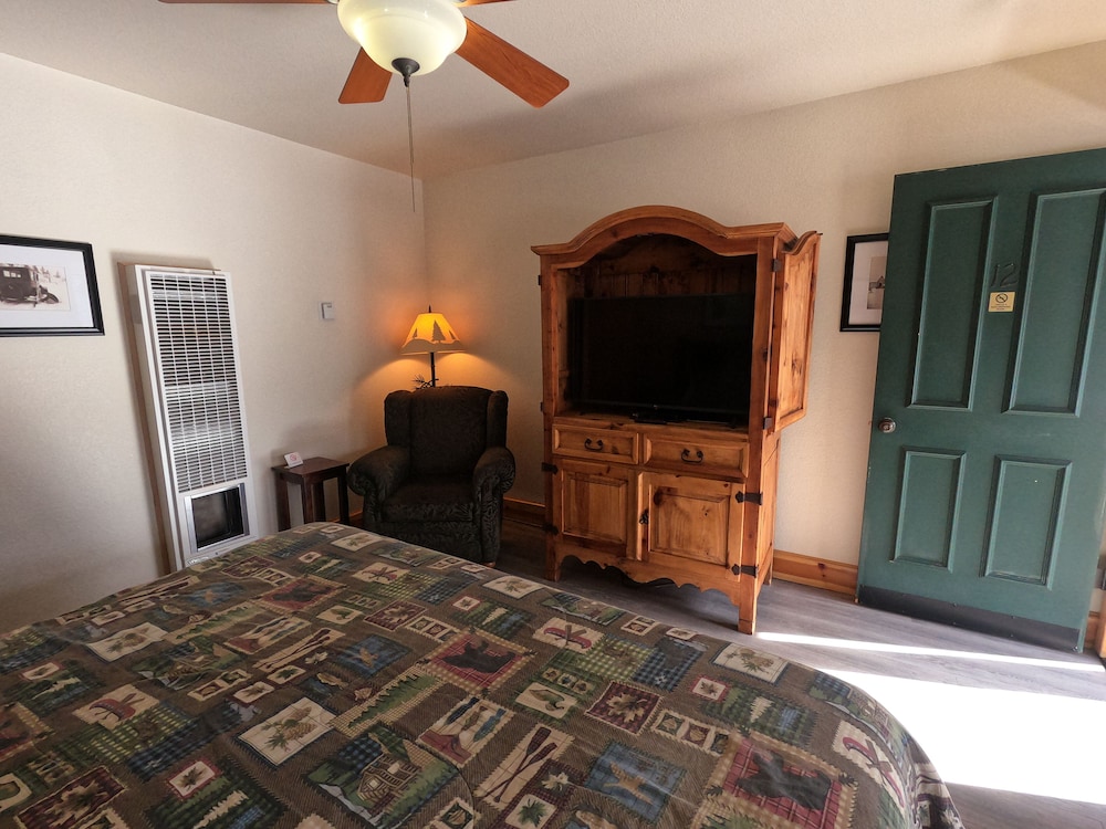 Creekside Lodge - photo 2