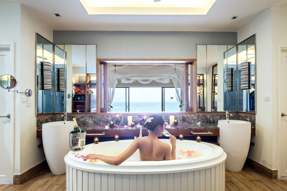 Jetted tub