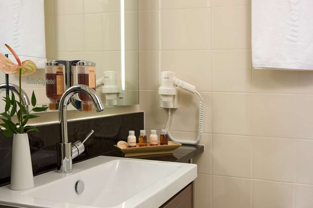 IntercityHotel Essen, Germany - Bathroom