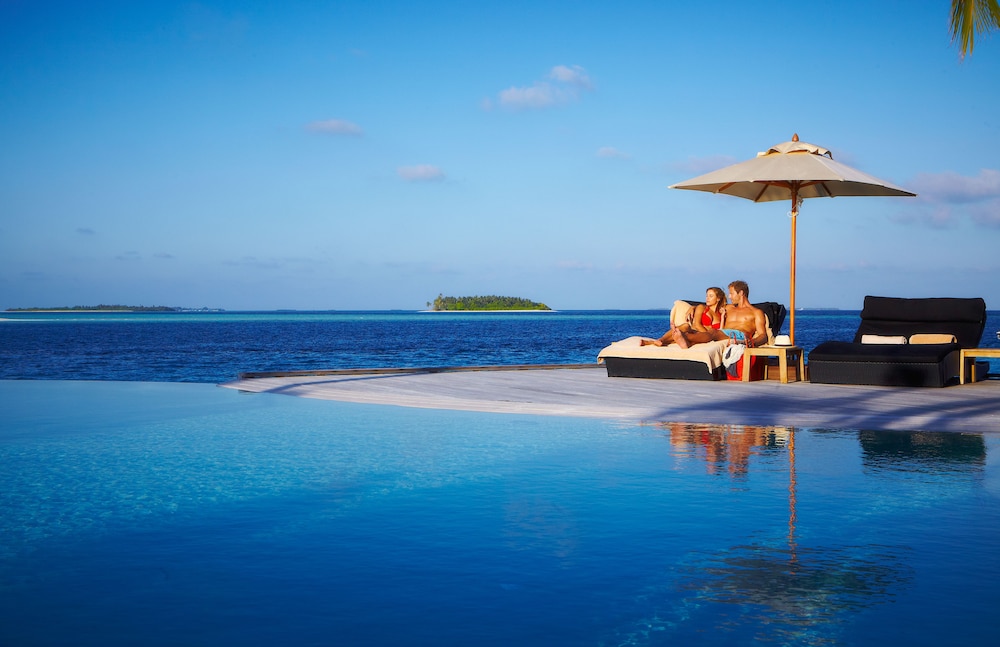 Infinity pool