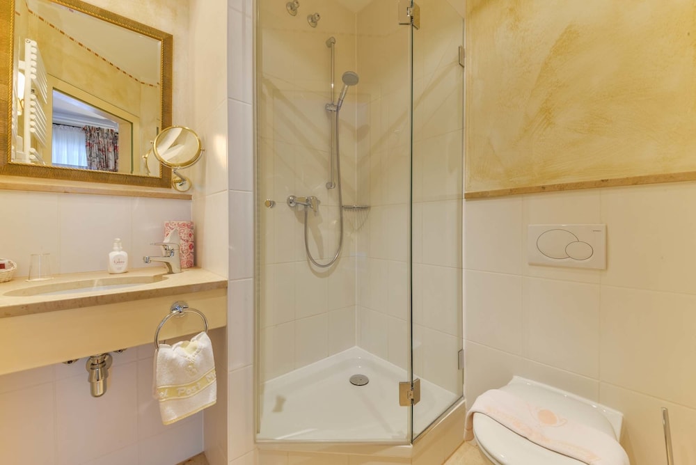 Bathroom amenities