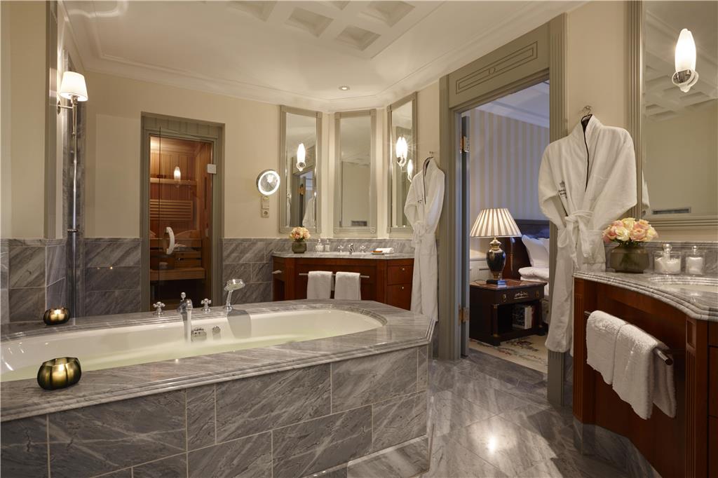 Royal Suite Bathroom