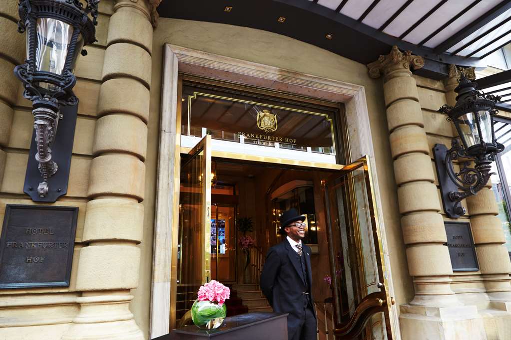 Steigenberger Frankfurter Hof, Frankfurt, Germany - Hotel entrance