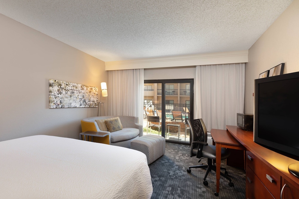 Courtyard by Marriott Dallas Fort Worth Bedford - photo 5