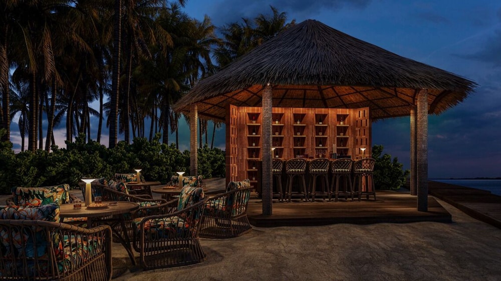 Poolside bar
