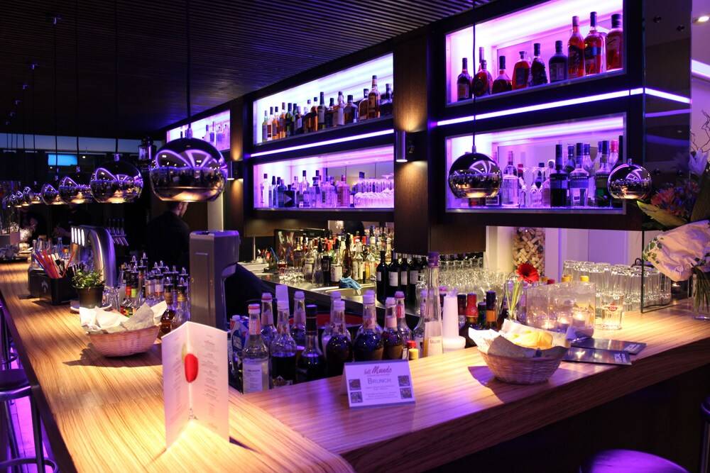 Hotel Bar