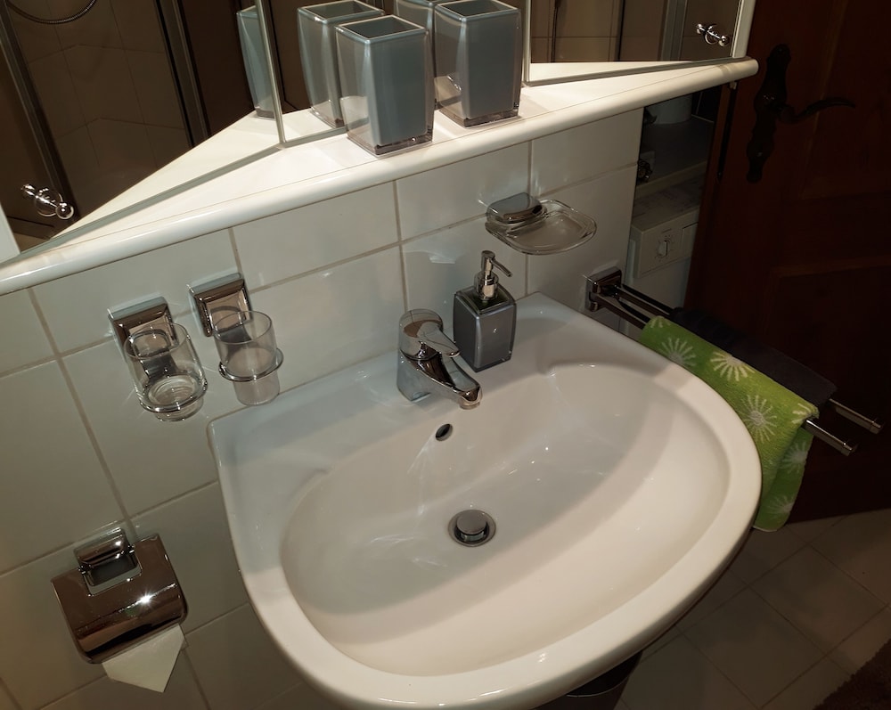 Bathroom sink