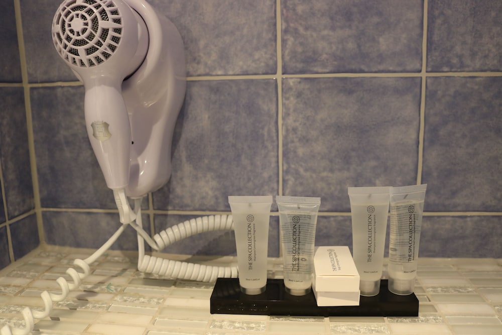 Bathroom amenities