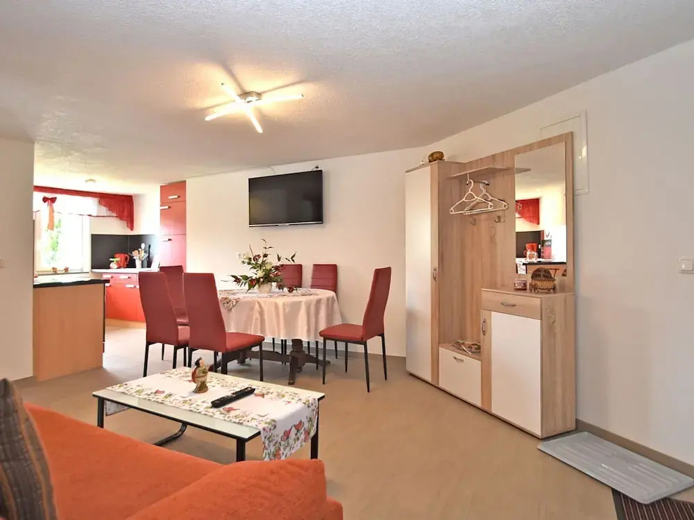 Apartment in Lichtenhain With Garden