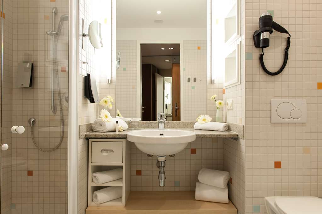 centrovital Hotel Berlin / Superior room bath