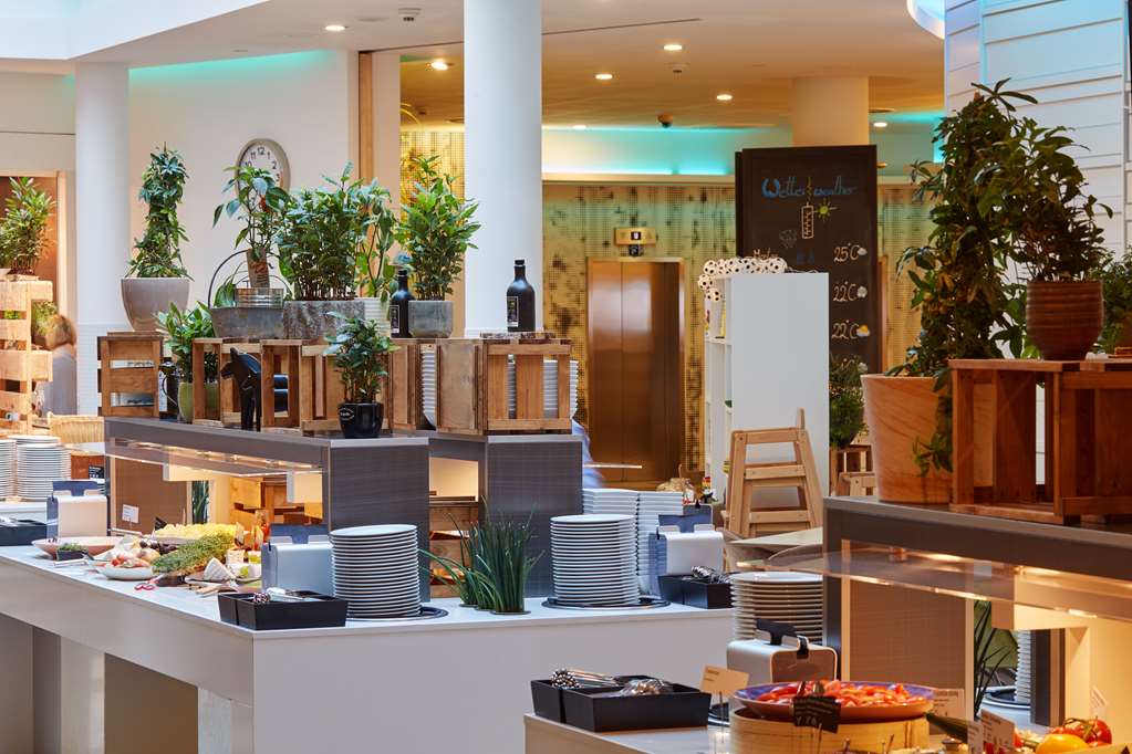 Scandic Berlin Potsdamer Platz restaurant breakfast Copy