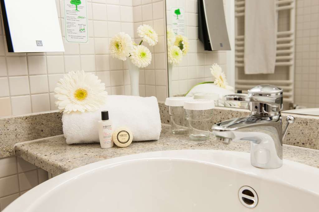 centrovital Hotel Berlin / Superior room bath