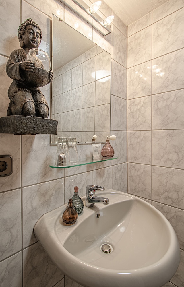 Bathroom sink