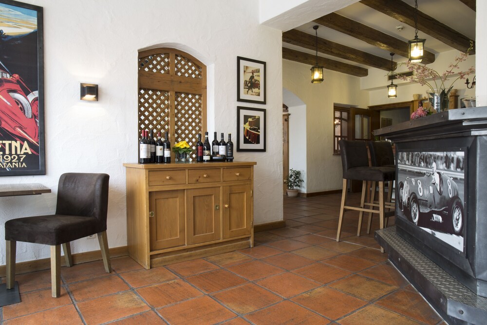 Hotel Bar