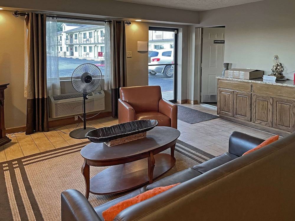 Quality Inn Clinton North - photo 4