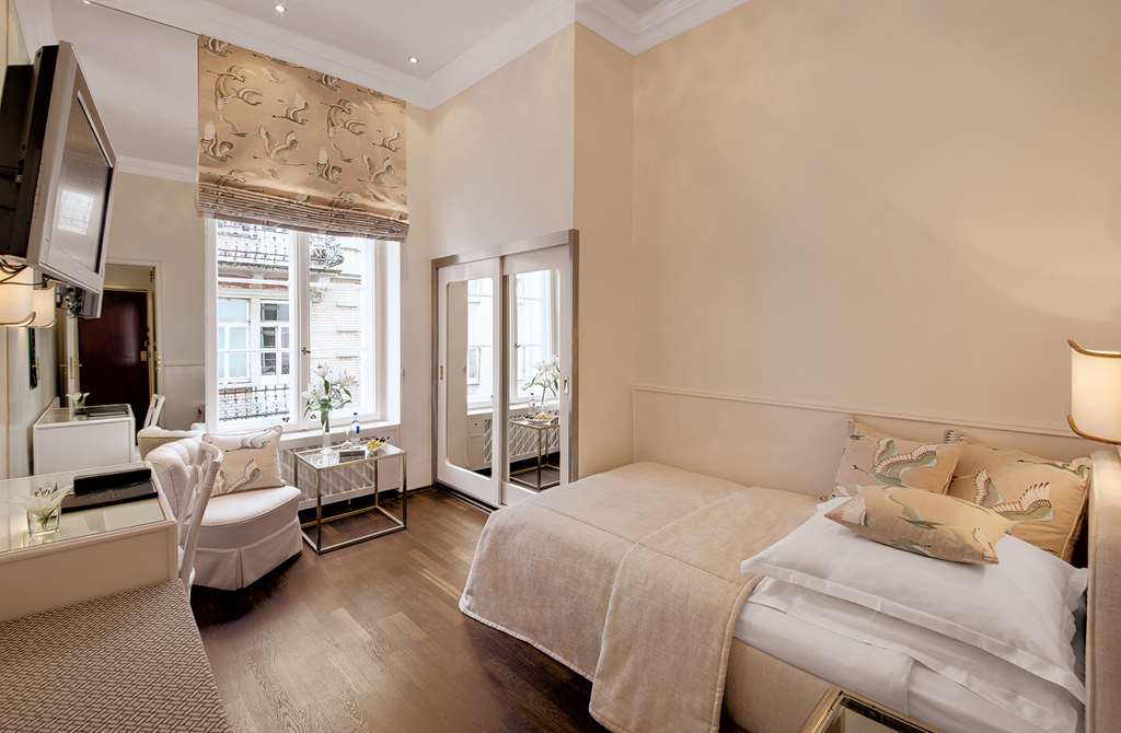 Europaeischer Hof Heidelberg / Single Room Standard Living Example