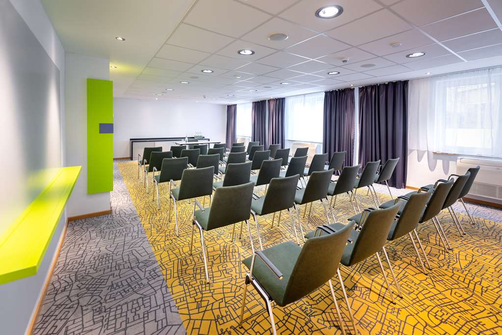 Intellekt 1 in theater seating