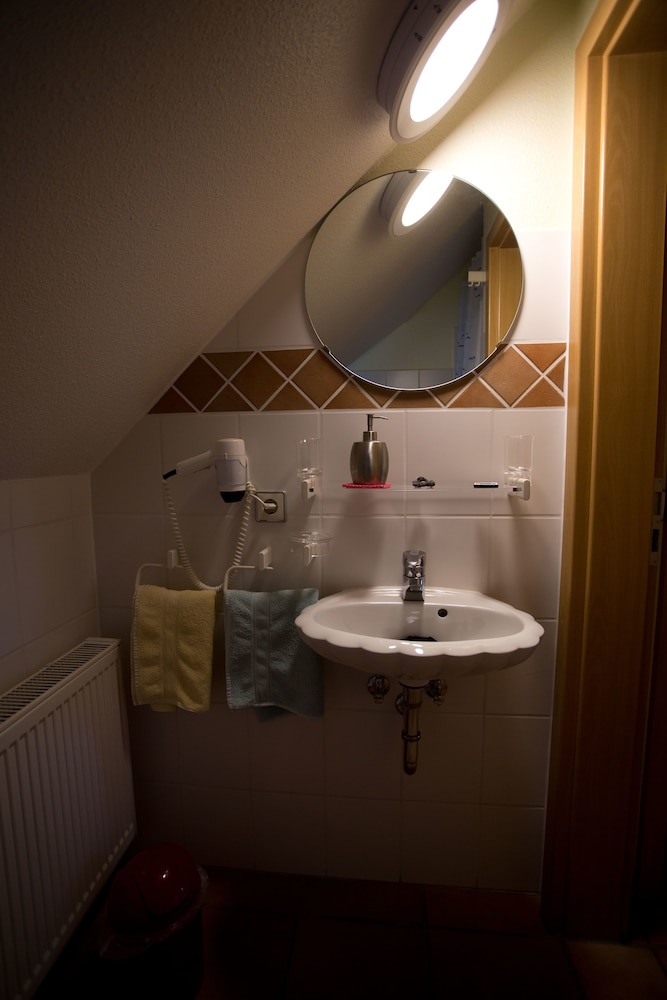 Bathroom sink