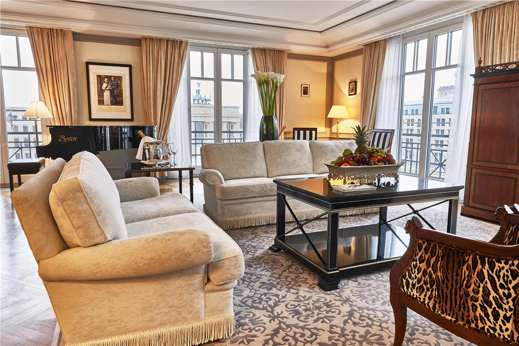 Royal Suite Living Room