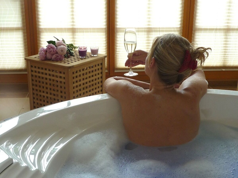 Private spa tub