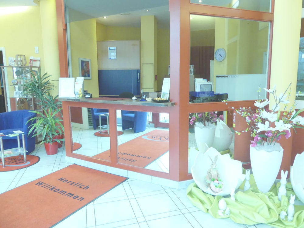 Check-in/check-out kiosk
