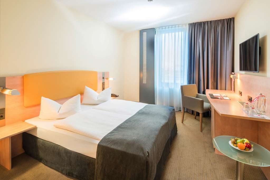 IntercityHotel Hamburg Hauptbahnhof, Germany - Business Room
