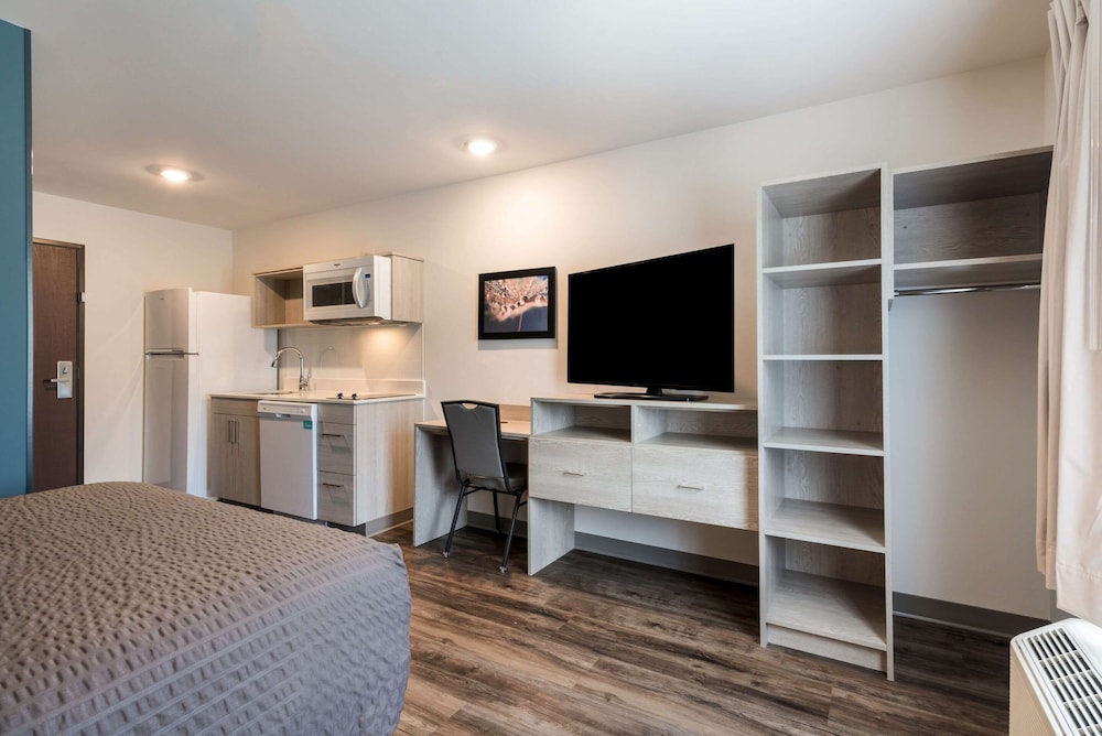 WoodSpring Suites Greensboro High Point North - photo 2