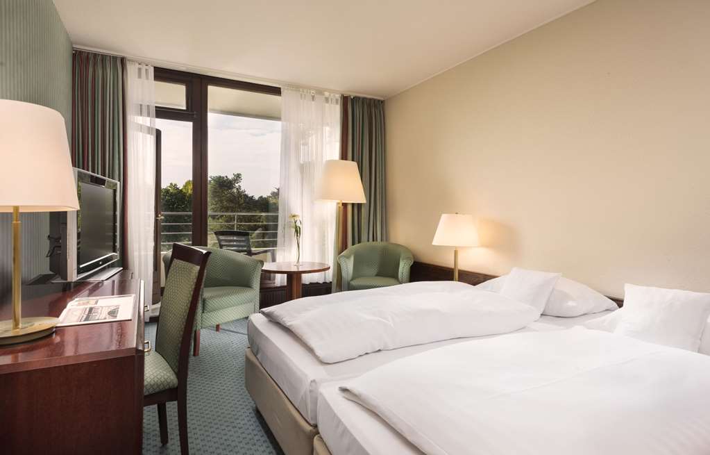 The 23 sq.m. Comfort rooms are located on the 3rd to the 5th floor with a nice view to the promenade, the "Kurpark" or the south side. All rooms offer a balcony.