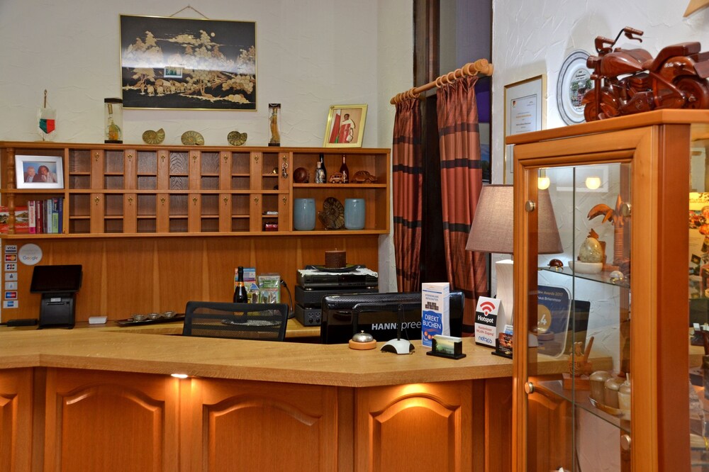 Check-in/Check-out Kiosk