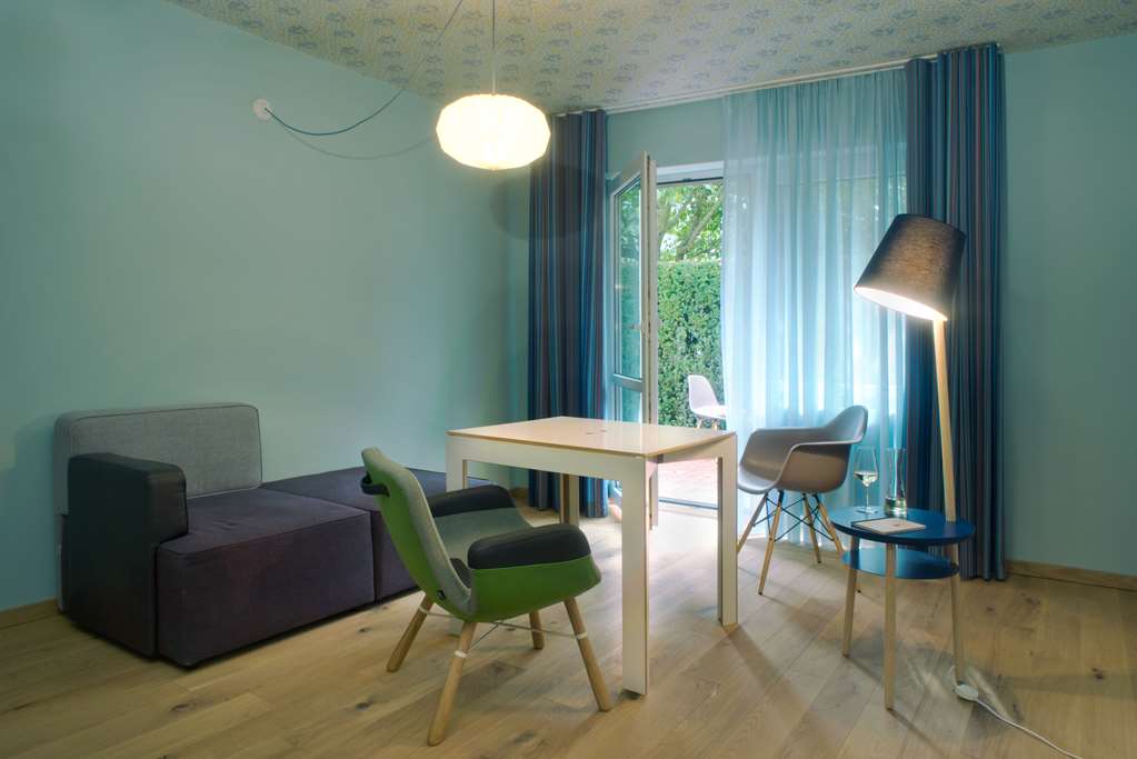 Room XLarge blue