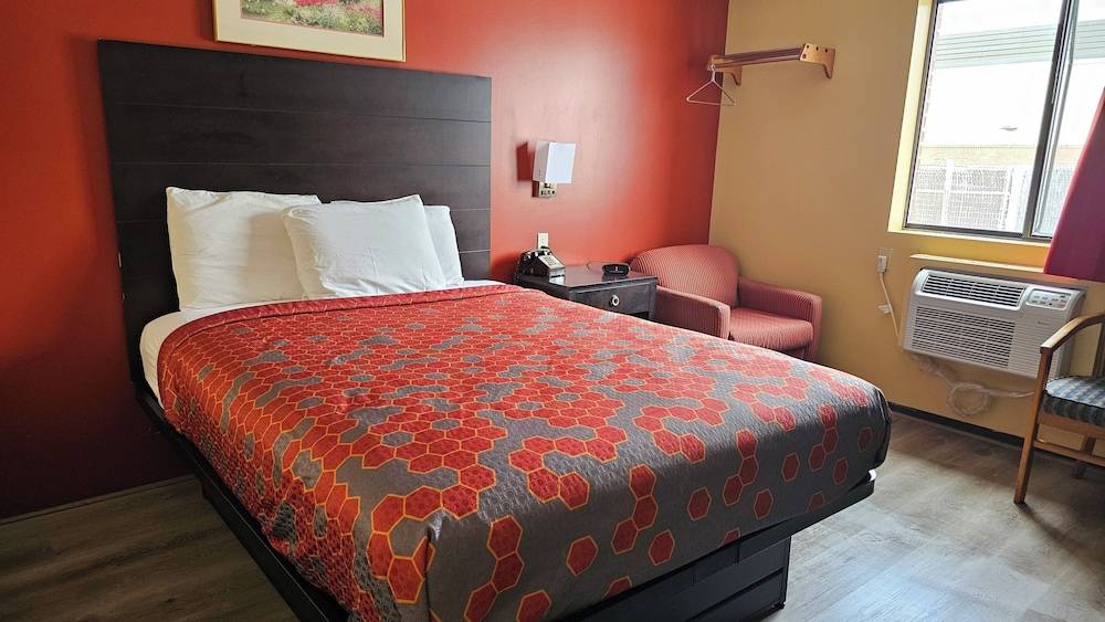 Budgetel Inn and Suites - photo 5