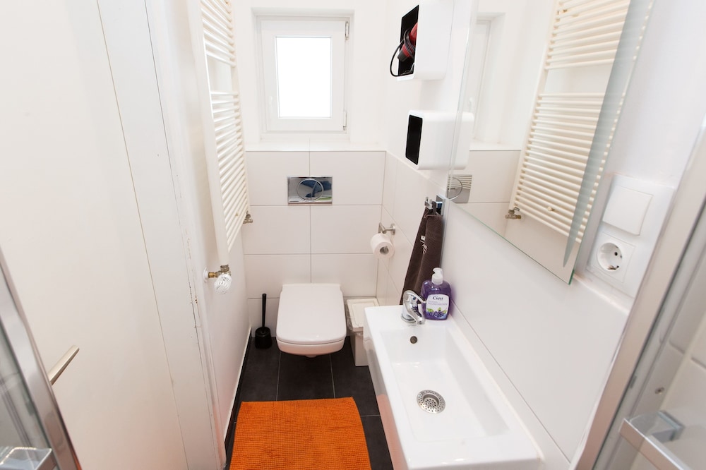 Bathroom amenities