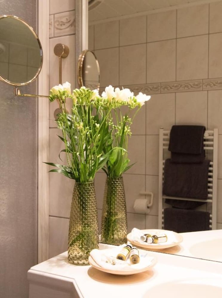 Bathroom amenities